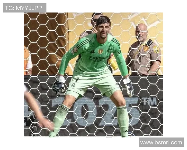 库尔图瓦的守门传奇与职业生涯的辉煌成就分析 库尔图瓦的守门传奇与职业生涯的辉煌成就分析